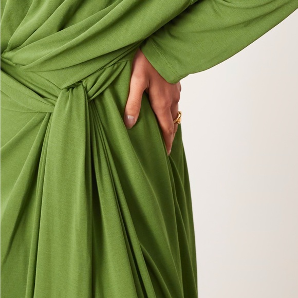 New with tag maxi dress, size US 10, buckle back detail - Picture 2 of 7